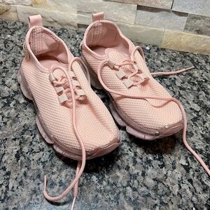 Rouge pink girls sneakers 4 EUC